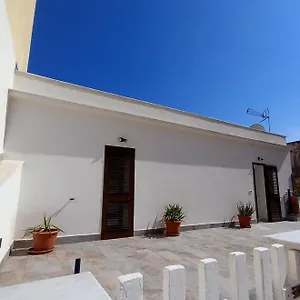 zisas-holiday-house.sicilyhotelsitaly.net/
